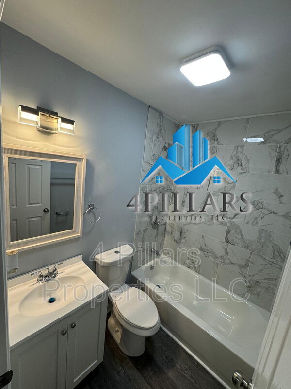 Building Photo - 3904 Deodar St