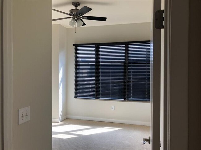 Building Photo - 565 Peachtree St NE