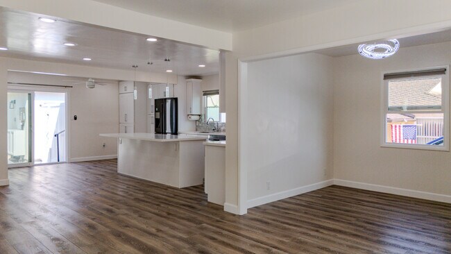 Building Photo - 1509 N Meadows Ave
