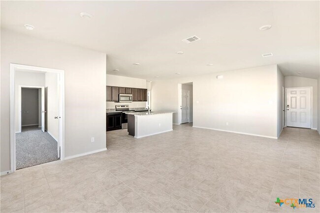 Building Photo - 1605 Mesa Verde Dr