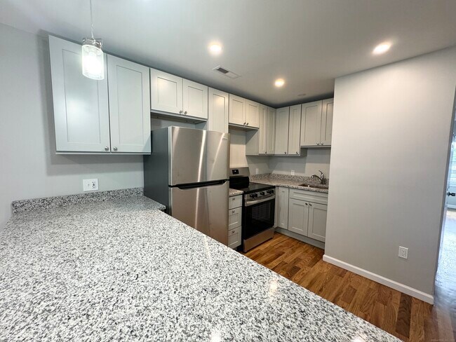 Building Photo - 109 Churchill St