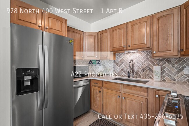 Building Photo - 978 N 400 W St