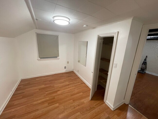 Building Photo - 278 Delawanna Ave