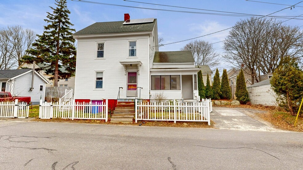 Building Photo - 10 Highland St