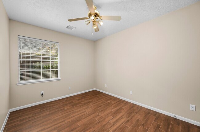 Building Photo - 1122 Wellshire Dr