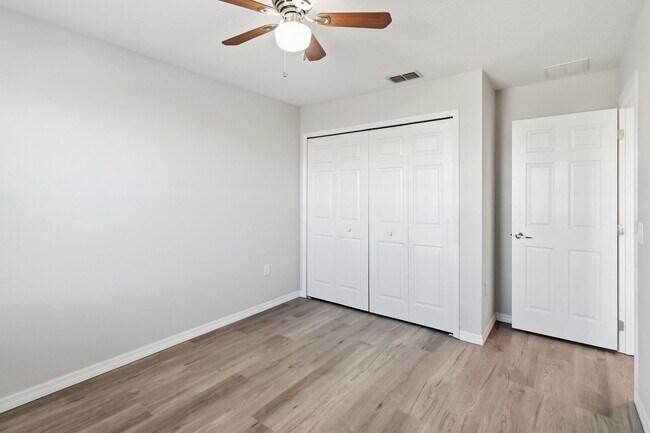 Building Photo - Bright & Stylish 3-Bedroom Townhome with Pond Views in Gated Seven Oaks