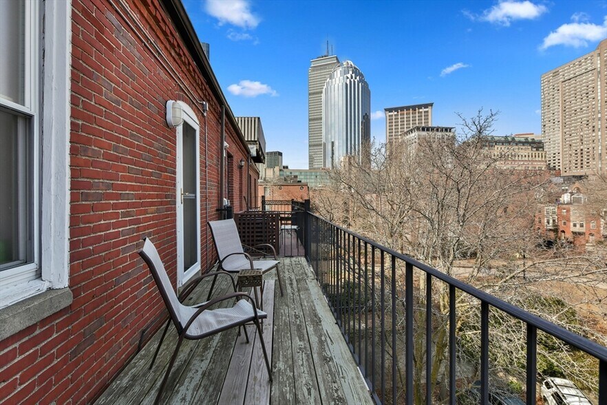 Building Photo - 256 W Newton St