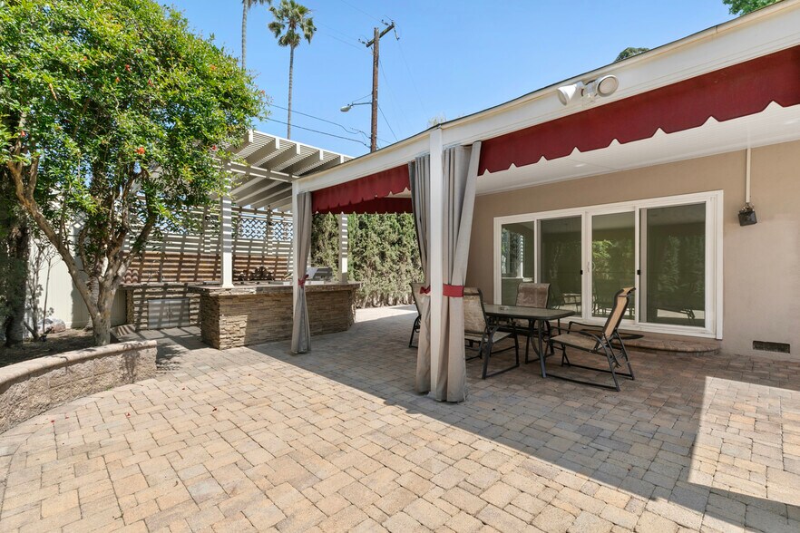 Building Photo - 15419 Valerio St