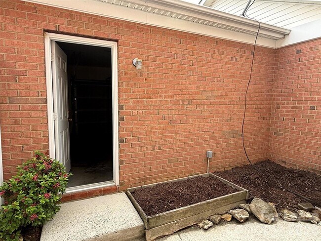 Building Photo - 6918 Creft Cir