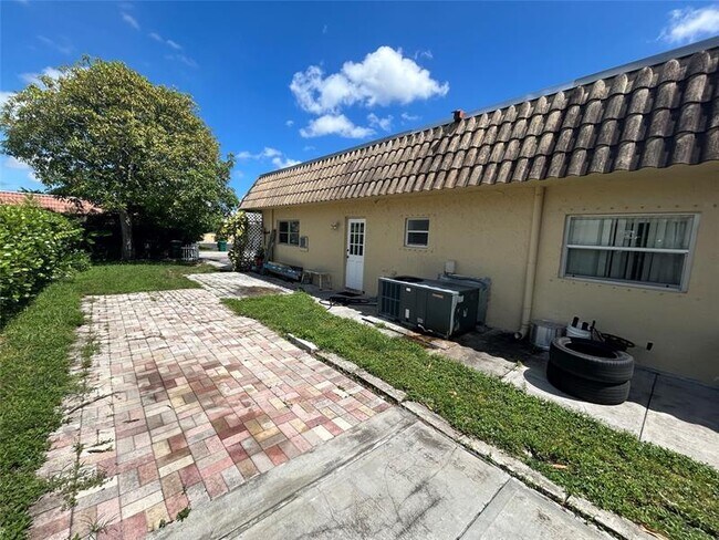 Building Photo - 7007 NW 79th Ave
