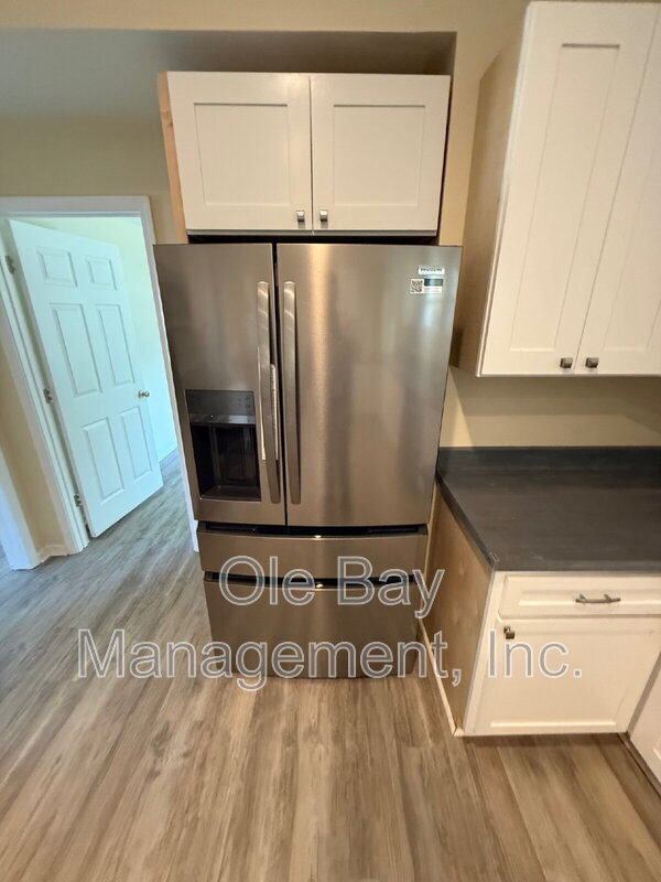 Building Photo - 5011 Highcrest Dr