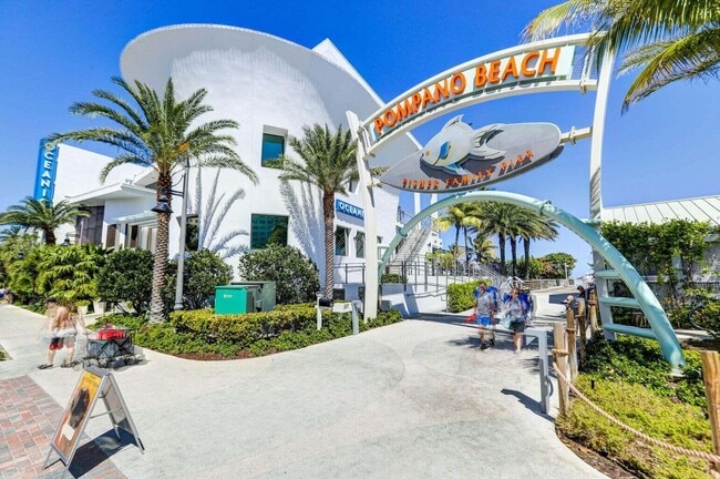 Building Photo - 100 SE 6th Ave