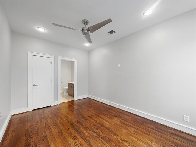 Building Photo - 1702 Southmore Blvd