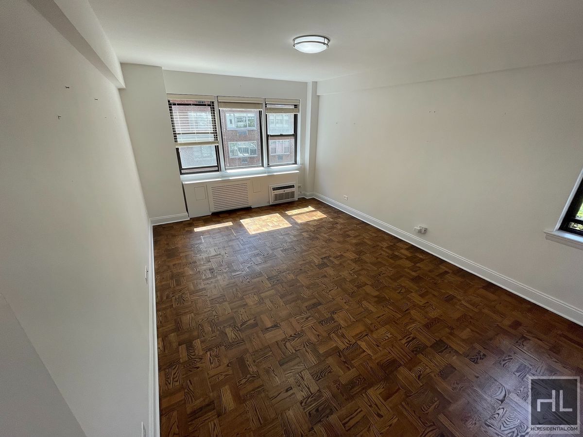 Building Photo - GORGEOUS 4 BED IN BEEKMAN PLACE!