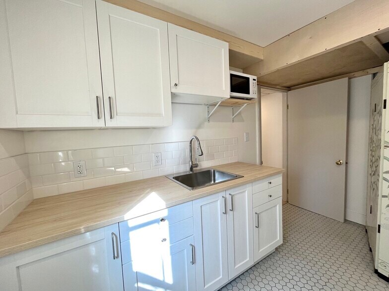 Building Photo - 919 Yeager Pl