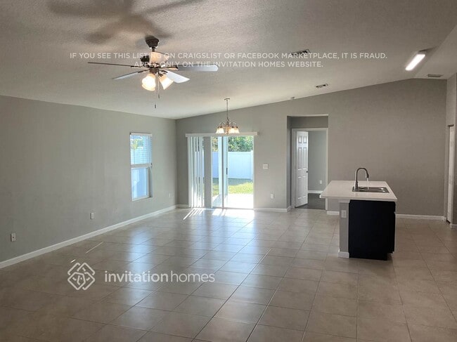 Building Photo - 886 SW Del Rio Blvd