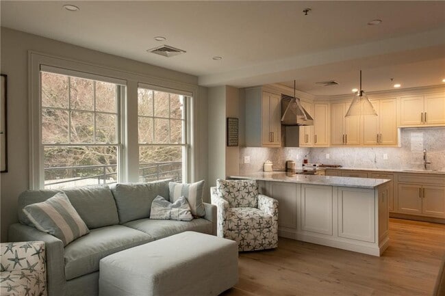 Building Photo - 10 Brown and Howard Wharf