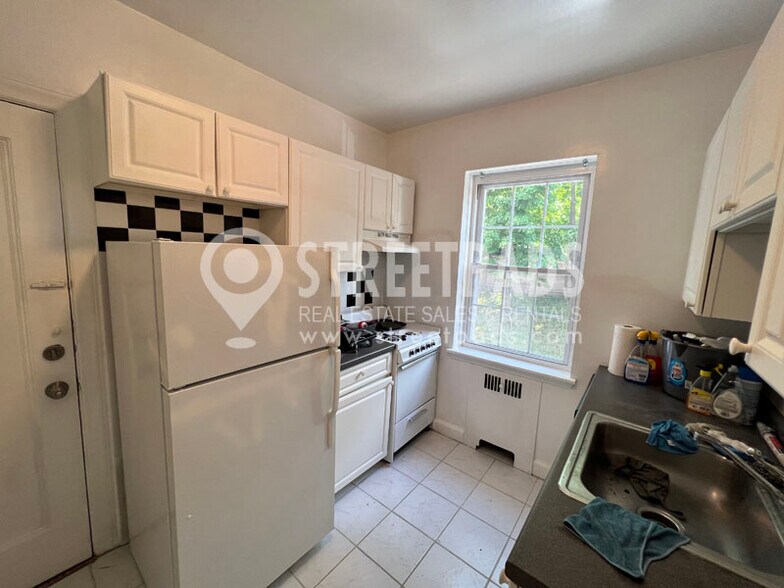 Building Photo - 1151 Beacon St