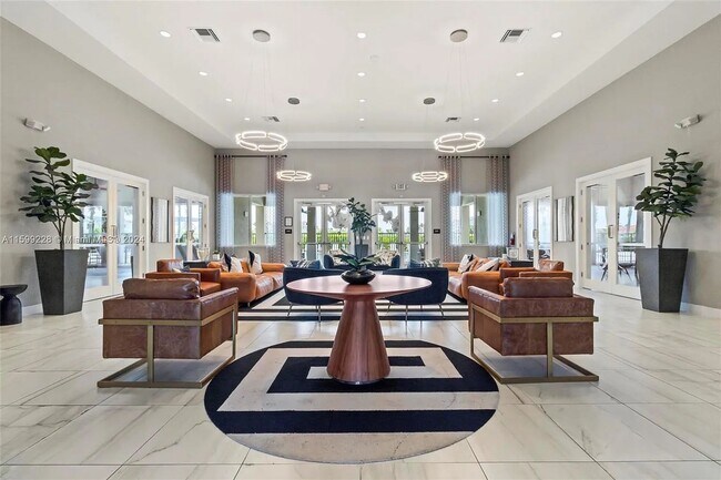 Building Photo - 389 NE 5th Pl