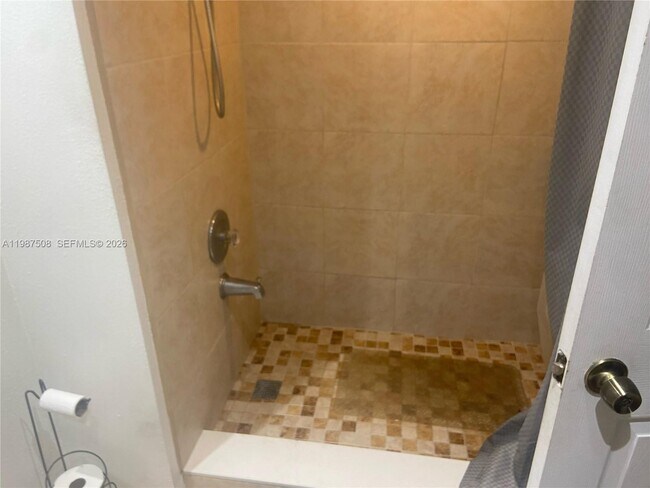 Building Photo - 9701 Fontainebleau Blvd