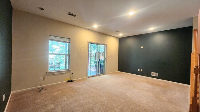 Building Photo - Townhome in Island Creek Subdivision