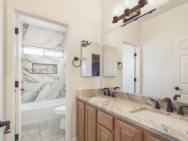 Building Photo - Carefree Hwy/27th Dr Gorgeous 6 Bedrooms/4 Bath 3695 Sq Ft Home