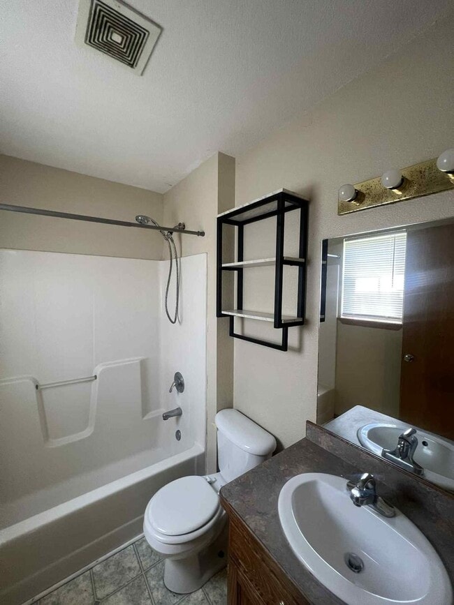 Building Photo - Nice 2BR/2BA near MSSU campus! (downstairs...
