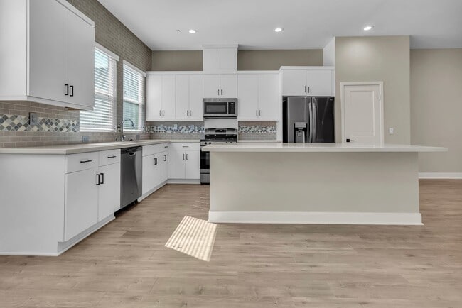 Building Photo - 945 E Mason Ln