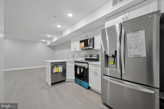 Building Photo - 2405 Ridge Ave