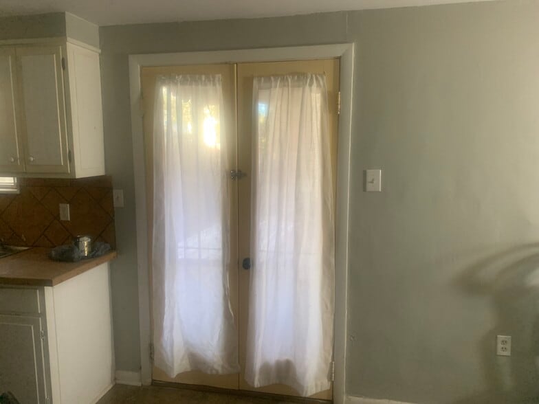 Building Photo - 8224 Freret St