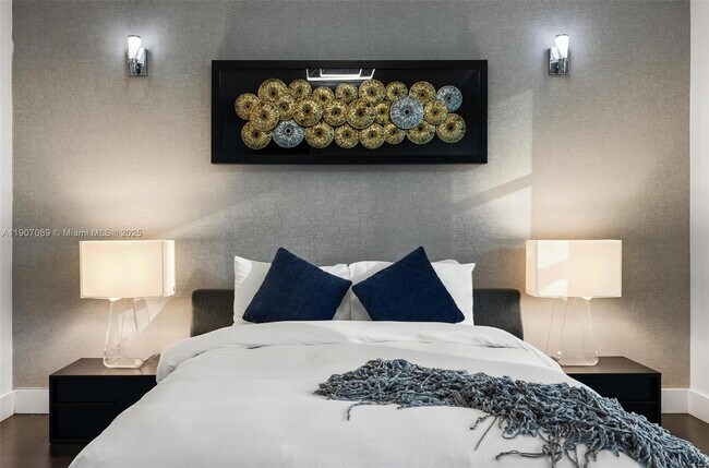 Building Photo - 300 Royal Plaza Dr