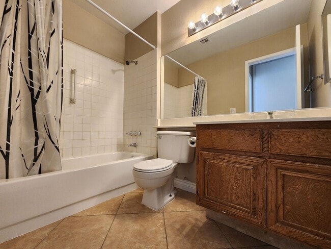 Building Photo - Gorgeous 4 Bedroom corner lot home
