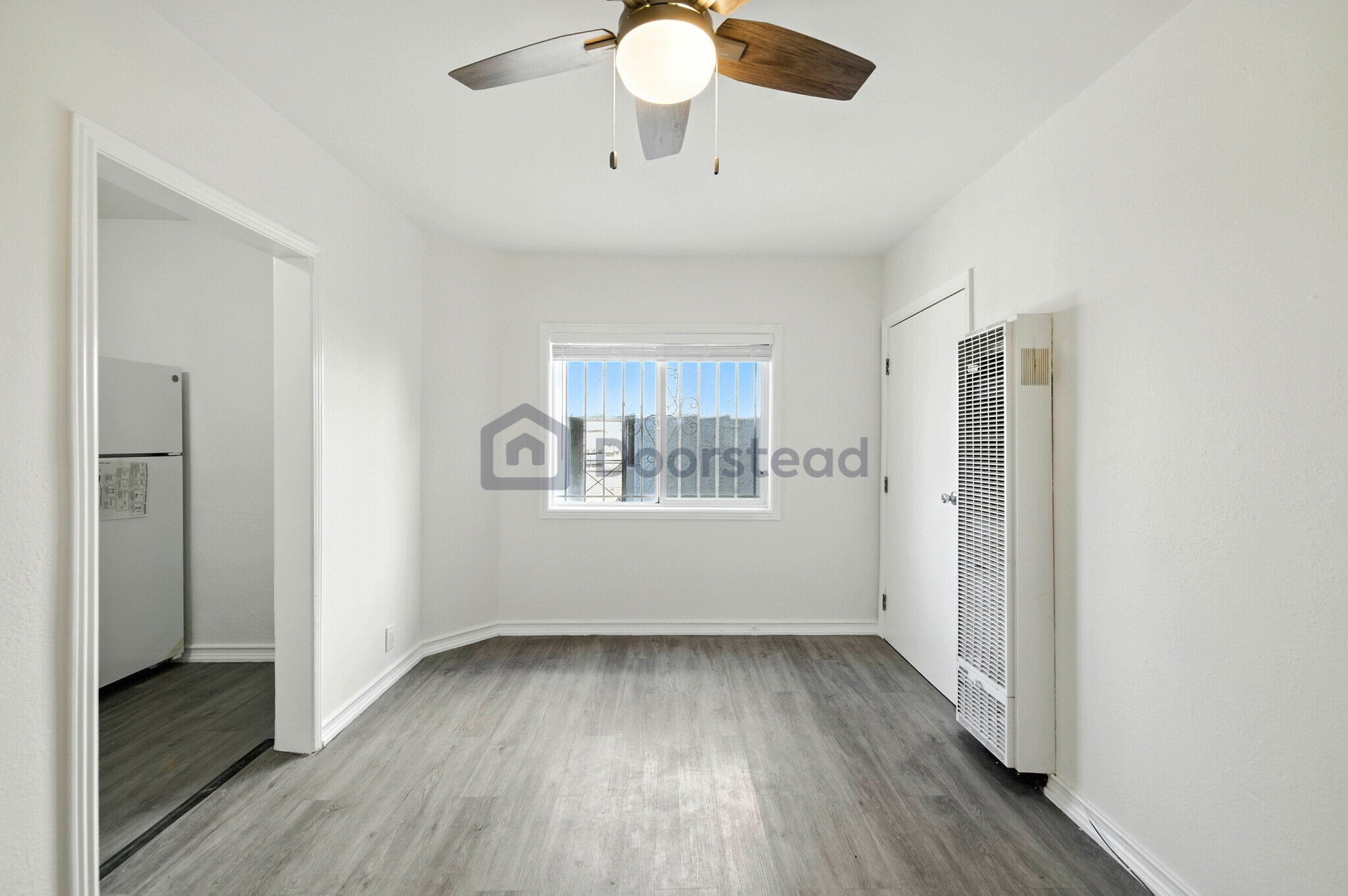 Building Photo - 5874 S Figueroa St