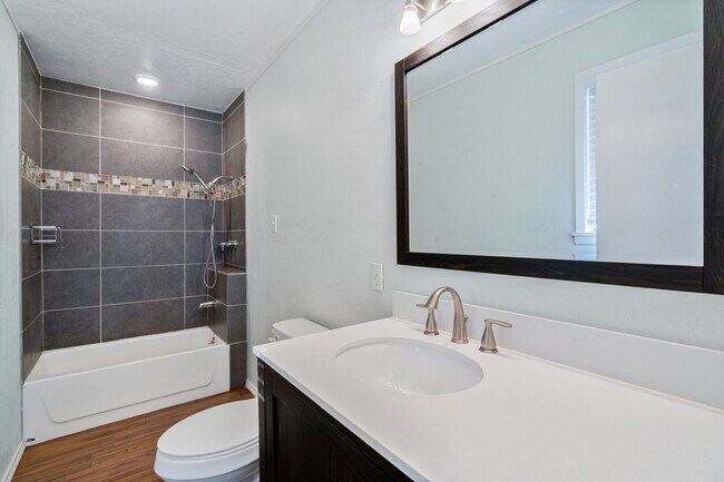 Building Photo - Vacant