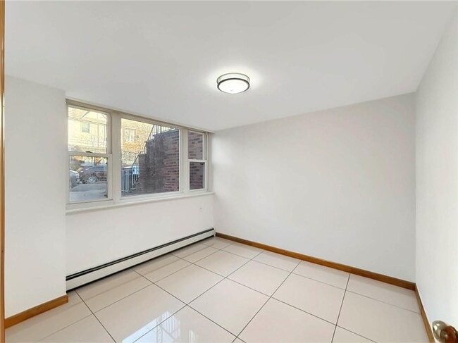 Building Photo - 2532 E 26th St