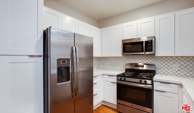 Building Photo - 5551 W 6th St