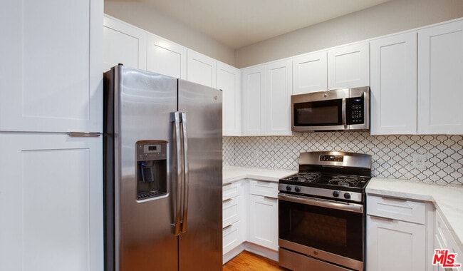 Building Photo - 5553 W 6th St