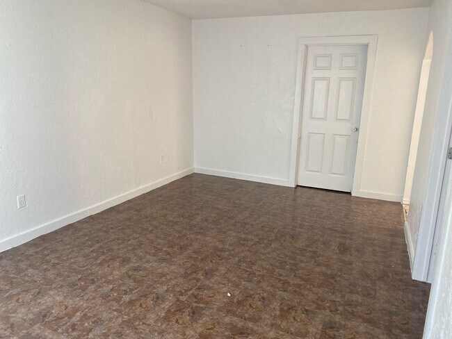 Building Photo - House For Rent.... ALL BILLS PAID