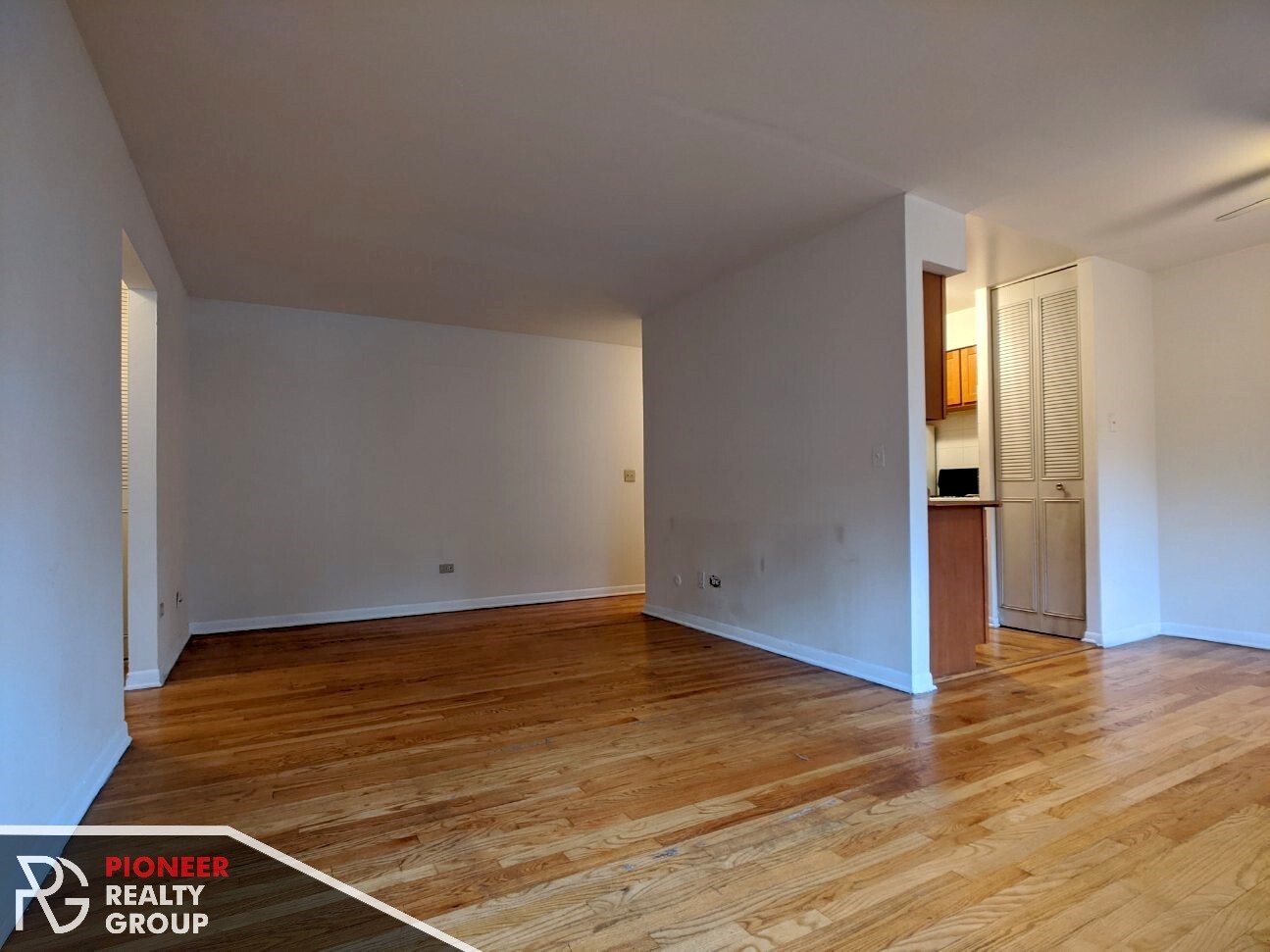 Building Photo - 502 W Briar Pl