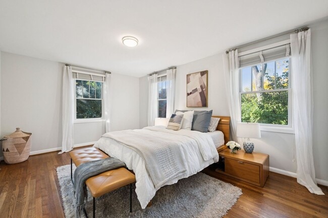 Building Photo - Elegant Chevy Chase Cul-de-Sac Home with Spacious Layout!