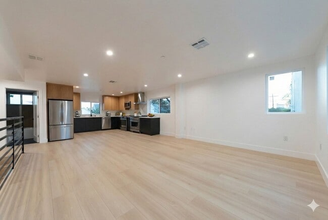 Building Photo - 1656 S Hayworth Ave