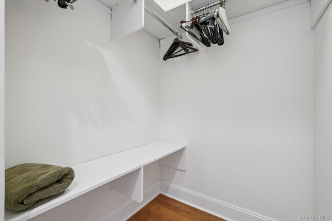 Building Photo - 11 River St