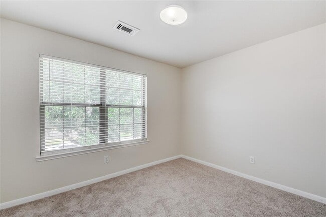 Building Photo - 21515 Pointed Oak Ln