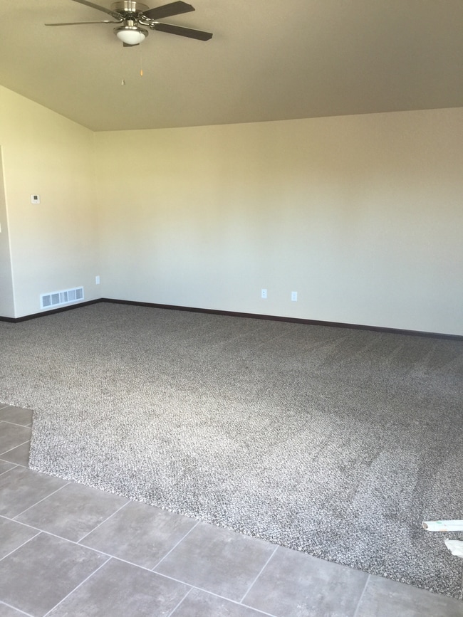 Building Photo - Quality Built Twinhome North Bismarck 2Bedroom 1 1/2 Bath SORRY NO PETS!!