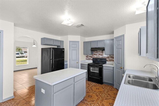 Building Photo - 125 Vista View Ave