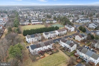 Building Photo - 9228 Acer Ln