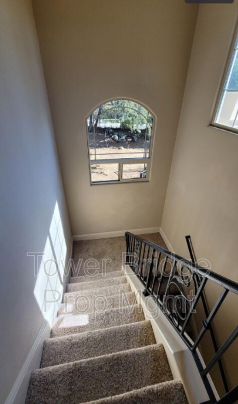 Building Photo - 3766 Mira Loma Dr