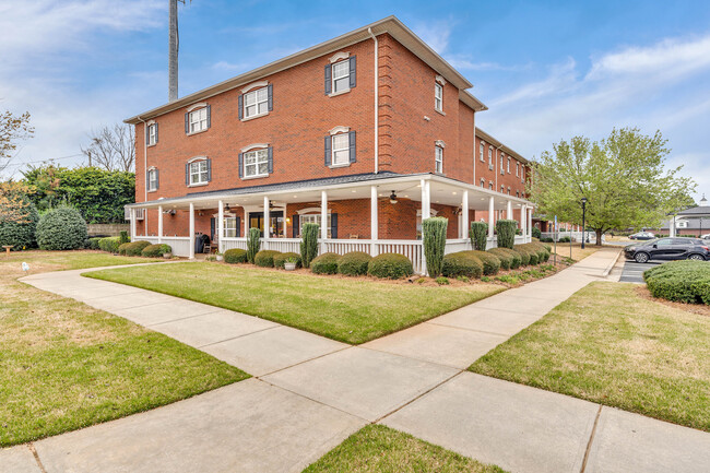 Building Photo - Ashton Manor at Sugar Loaf Adult 55+