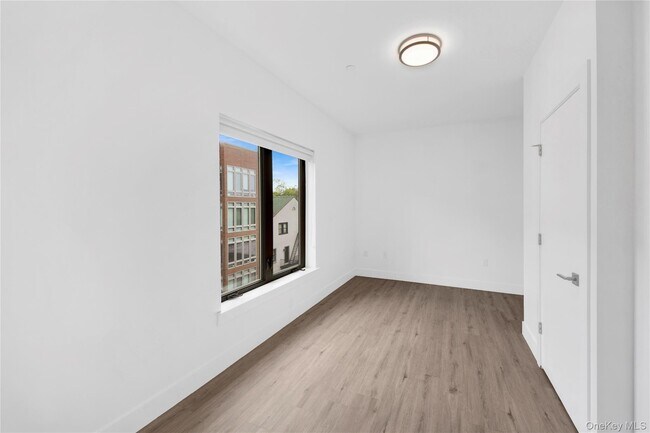 Building Photo - 625 N MacQuesten Pkwy