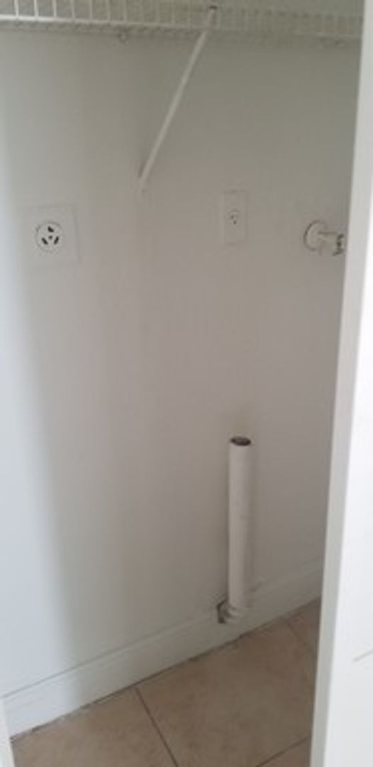 Building Photo - Privately owned 3 bedroom condo